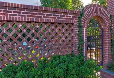 английский забор: 25 тыс изображений найдено в Яндекс.Картинках |  Traditional landscape, Brick fence, Fence landscaping