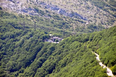 Крым. Форосская церковь. Вдали левее на горе видны Байдарские ворота. |  Natural landmarks, Landmarks, Mount rushmore