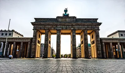 Бранденбургские ворота / Brandenburg Gate. Photographer Ernest Vahedi