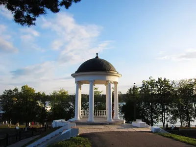 Файл:Central park. Kostroma. Russia. Беседка Островского в Центральном  парке Костромы. Россия - panoramio (1).jpg — Путеводитель Викигид Wikivoyage