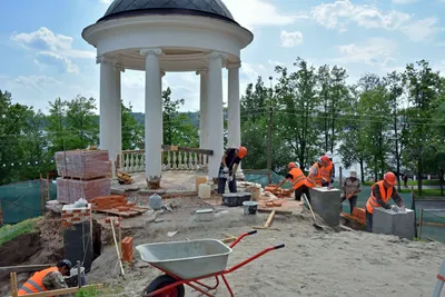 Беседка Островского — одна из визитных карточек Костромы