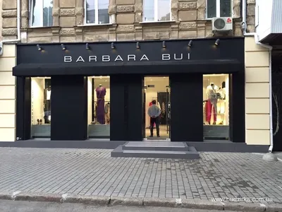 Матовый фасад из HPL панелей FunderMax в магазине Barbara Bui