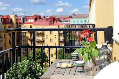 Застекленный балкон в частном доме | Смотреть 80 идеи на фото бесплатно