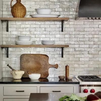 Клинкерная плитка под кирпич в интерьере кухни | Farmhouse kitchen design,  Modern farmhouse kitchens, Rustic kitchen cabinets