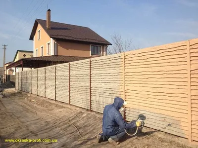 Цветные еврозаборы в Запорожье; покраска бетонных заборов по технологии  Мокрый камень