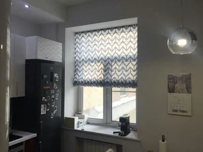 DESIGNER DECORATOR on Instagram: \"Двойная римская штора в спальне с окном  над кроватью. ☺️ Штора из плотной солнцезащитной ткани dimout в мятном  тоне. И компаньон ткань вуаль с геометрическим принтом.\"