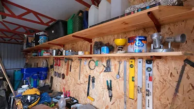 Полки в гараже своими руками: материалы, сборка и отделка | Garage storage  shelves, Garage organization diy, Storage shed organization