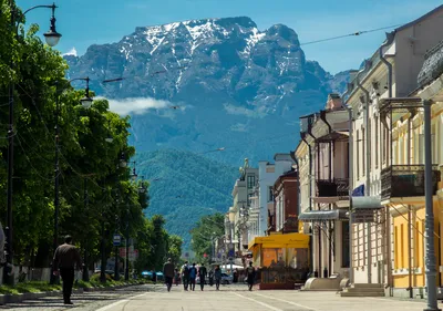 Файл:Stolovaya Mt from Vlz April 2010.jpg — Википедия