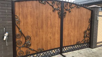 Ворота (брама) с профнастилу и элементами ковки.2 Gate with corrugated  board and forging elements