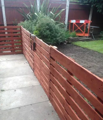 19 Pallet Fence Ideas And How To Build One | Pallet fence, Pallet fence  diy, Fence design