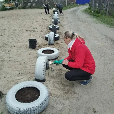 Куда обращаться, чтобы убрали «забор» из шин? Отвечаем | bobruisk.ru