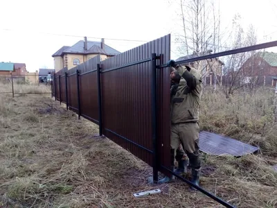 Опорные винтовые столбы для забора. Цены от 1200 рублей.