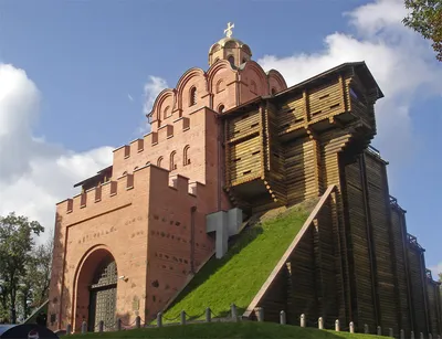 File:Золоті ворота Миклашевських.jpg - Wikimedia Commons